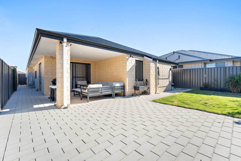 7 Lignite Avenue, PIARA WATERS, WA 6112 AUS