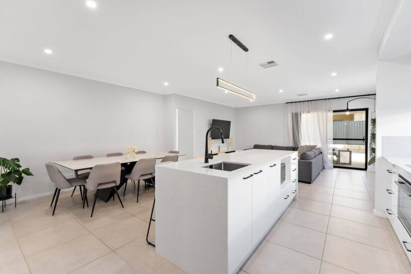 7 Lignite Avenue, PIARA WATERS, WA 6112 AUS