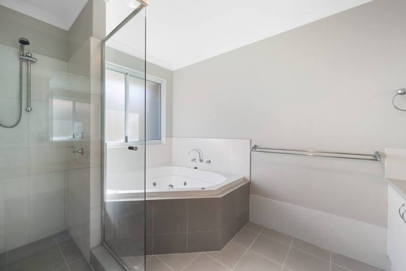 5 Lakewood Grove, BERTRAM, WA 6167 AUS