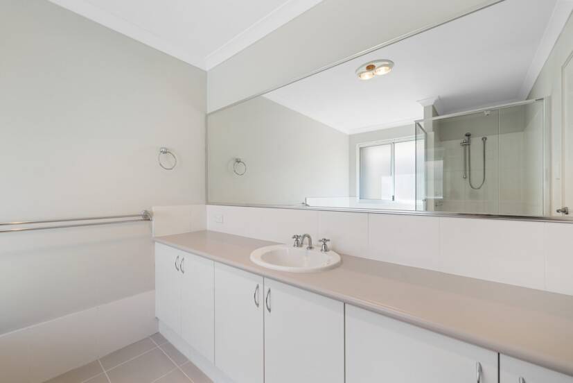 5 Lakewood Grove, BERTRAM, WA 6167 AUS