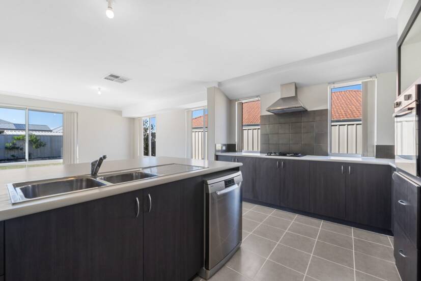 5 Lakewood Grove, BERTRAM, WA 6167 AUS
