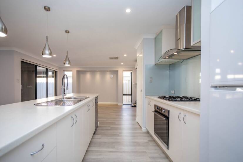 6 Baillon Pass, HARRISDALE, WA 6112 AUS