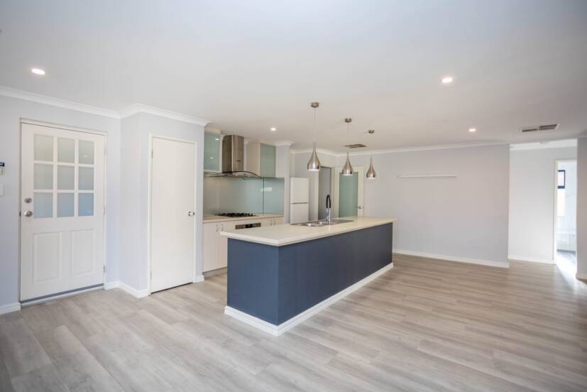 6 Baillon Pass, HARRISDALE, WA 6112 AUS