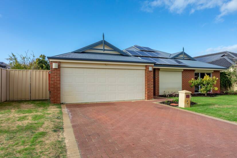 7 Miniata Way, CANNING VALE, WA 6155 AUS