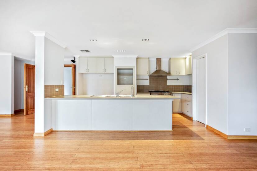 7 Miniata Way, CANNING VALE, WA 6155 AUS