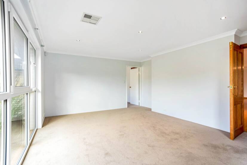 7 Miniata Way, CANNING VALE, WA 6155 AUS