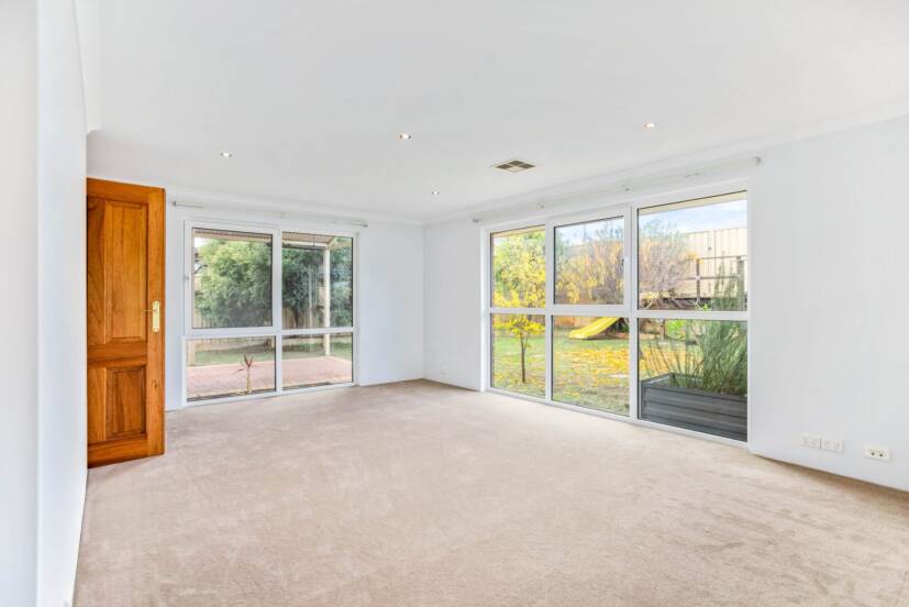 7 Miniata Way, CANNING VALE, WA 6155 AUS