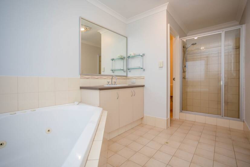 7 Miniata Way, CANNING VALE, WA 6155 AUS