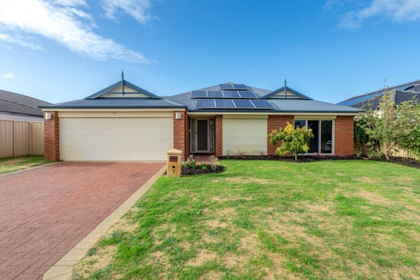 7 Miniata Way, CANNING VALE, WA 6155 AUS