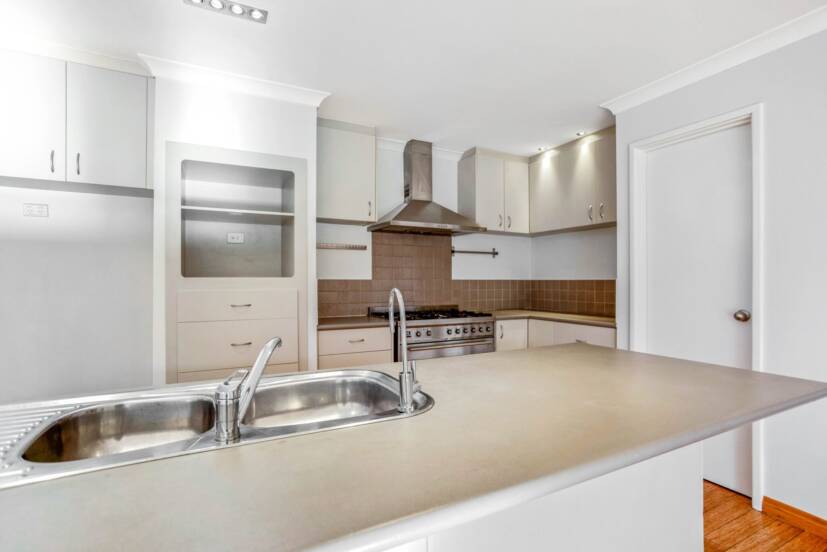 7 Miniata Way, CANNING VALE, WA 6155 AUS