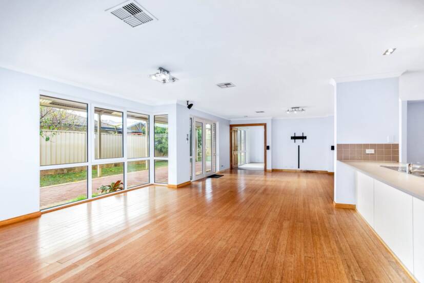 7 Miniata Way, CANNING VALE, WA 6155 AUS