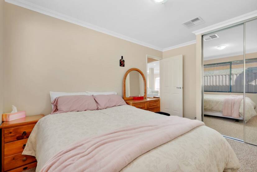 19 Whittaker Turn, PIARA WATERS, WA 6112 AUS