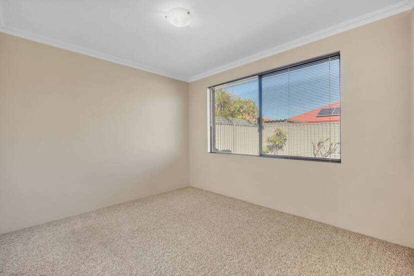 19 Whittaker Turn, PIARA WATERS, WA 6112 AUS