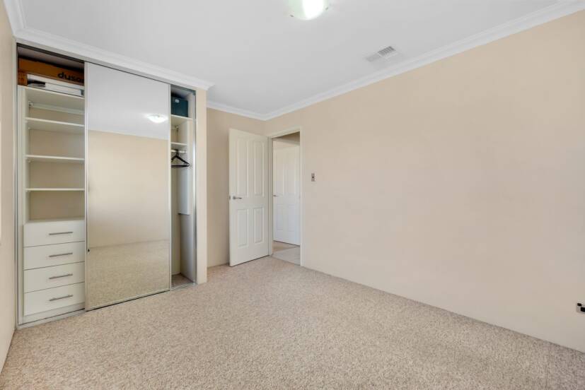 19 Whittaker Turn, PIARA WATERS, WA 6112 AUS
