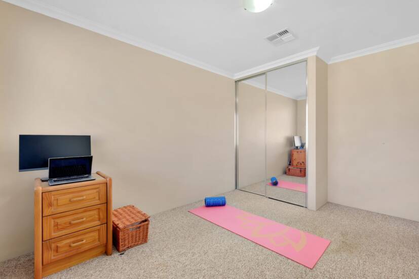 19 Whittaker Turn, PIARA WATERS, WA 6112 AUS