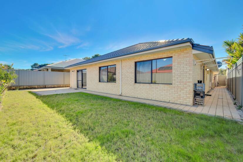 19 Whittaker Turn, PIARA WATERS, WA 6112 AUS