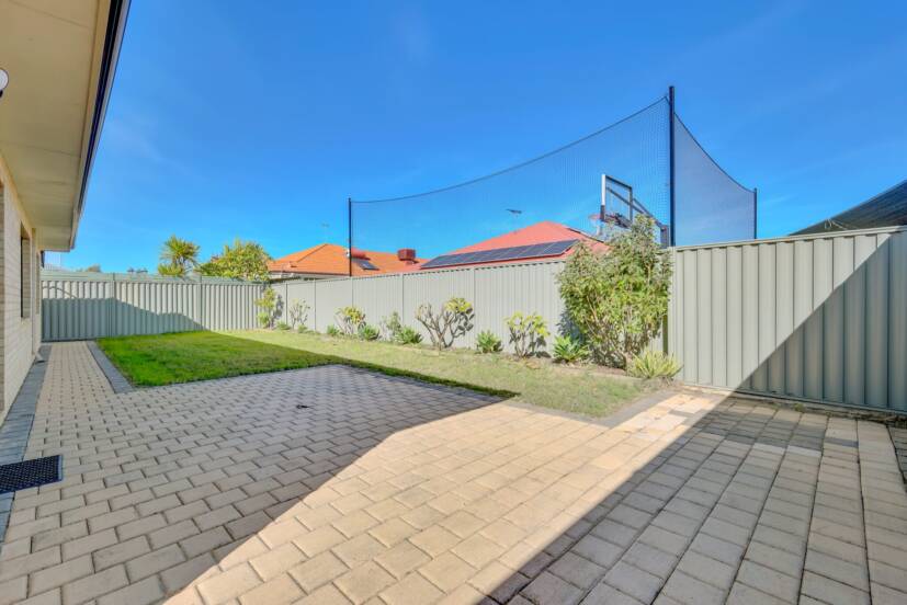 19 Whittaker Turn, PIARA WATERS, WA 6112 AUS