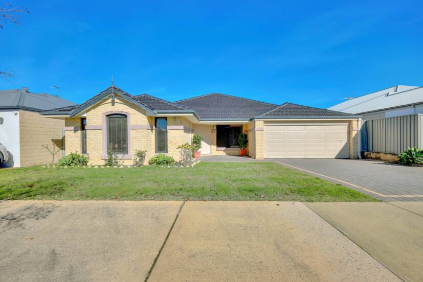 19 Whittaker Turn, PIARA WATERS, WA 6112 AUS