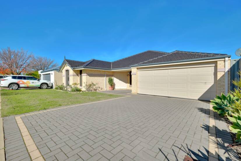 19 Whittaker Turn, PIARA WATERS, WA 6112 AUS