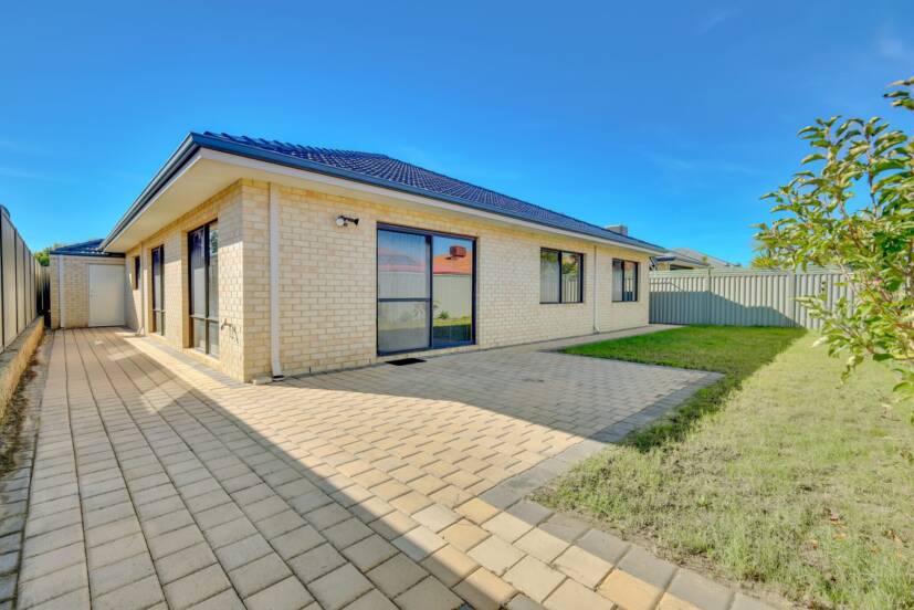 19 Whittaker Turn, PIARA WATERS, WA 6112 AUS