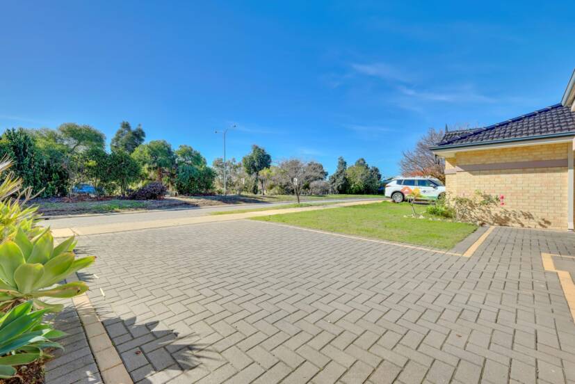 19 Whittaker Turn, PIARA WATERS, WA 6112 AUS