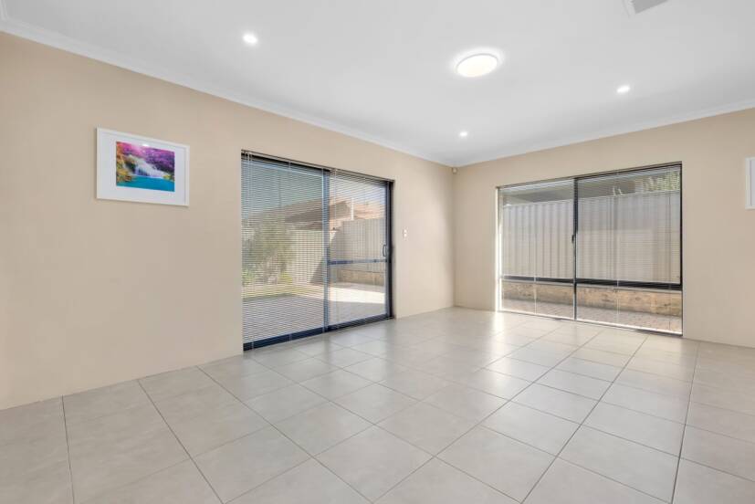 19 Whittaker Turn, PIARA WATERS, WA 6112 AUS