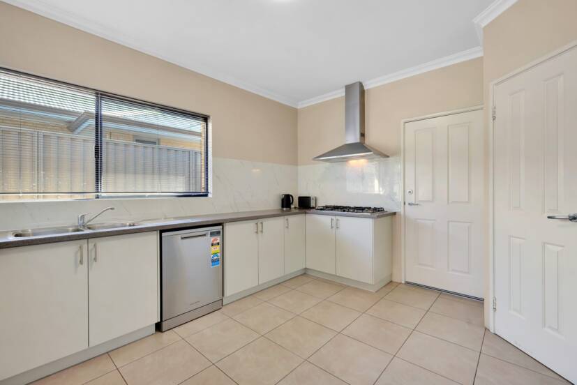 19 Whittaker Turn, PIARA WATERS, WA 6112 AUS