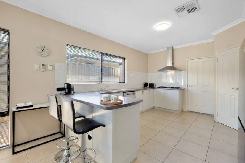 19 Whittaker Turn, PIARA WATERS, WA 6112 AUS