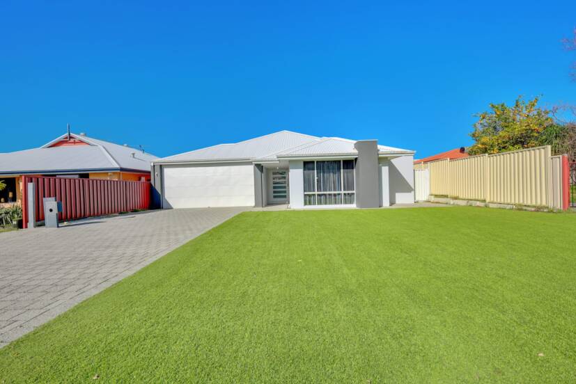 18A William Street, WATTLE GROVE, WA 6107 AUS