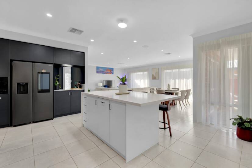 18A William Street, WATTLE GROVE, WA 6107 AUS