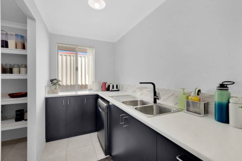 18A William Street, WATTLE GROVE, WA 6107 AUS