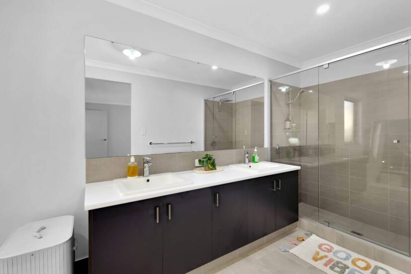 18A William Street, WATTLE GROVE, WA 6107 AUS