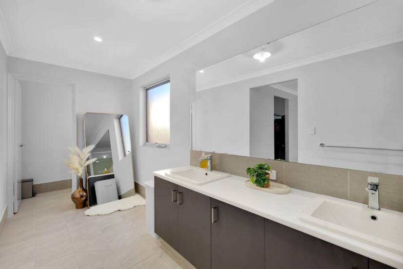 18A William Street, WATTLE GROVE, WA 6107 AUS