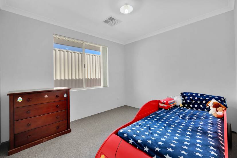 18A William Street, WATTLE GROVE, WA 6107 AUS
