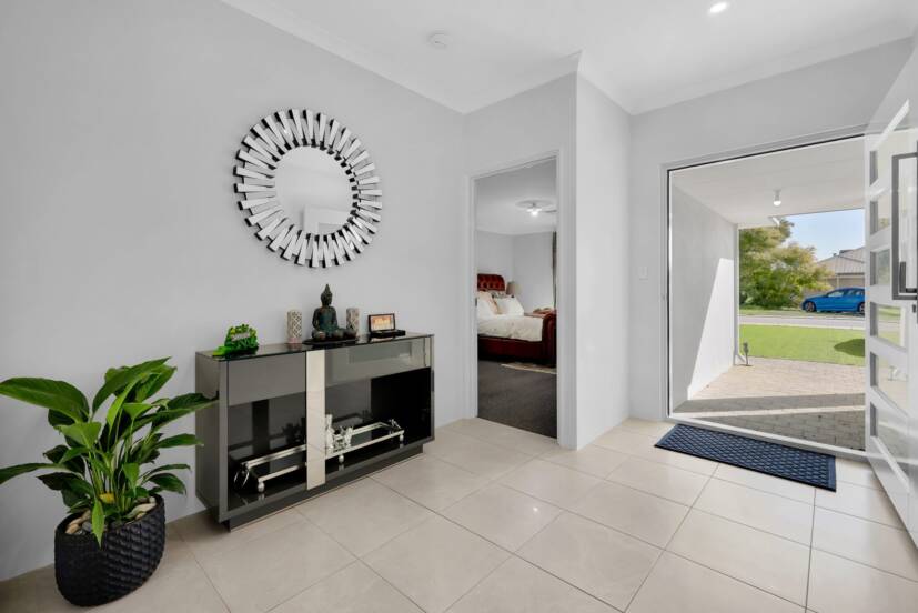 18A William Street, WATTLE GROVE, WA 6107 AUS