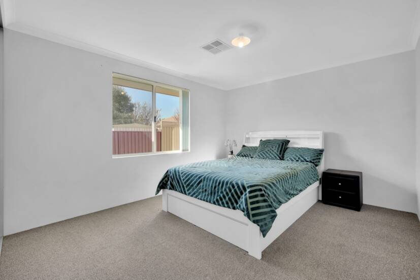 18A William Street, WATTLE GROVE, WA 6107 AUS