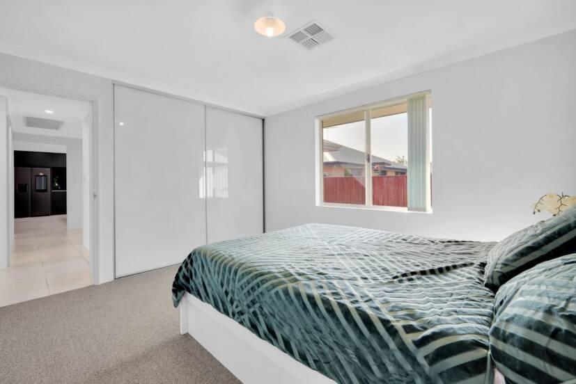 18A William Street, WATTLE GROVE, WA 6107 AUS