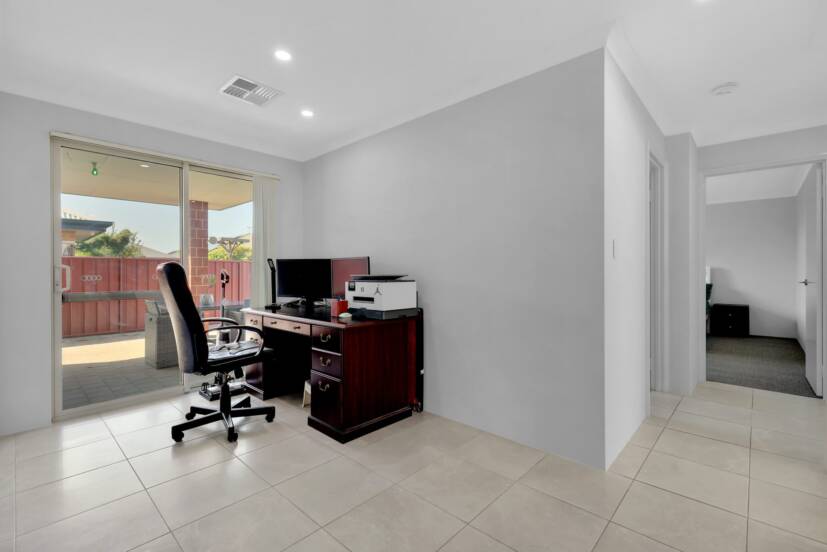 18A William Street, WATTLE GROVE, WA 6107 AUS