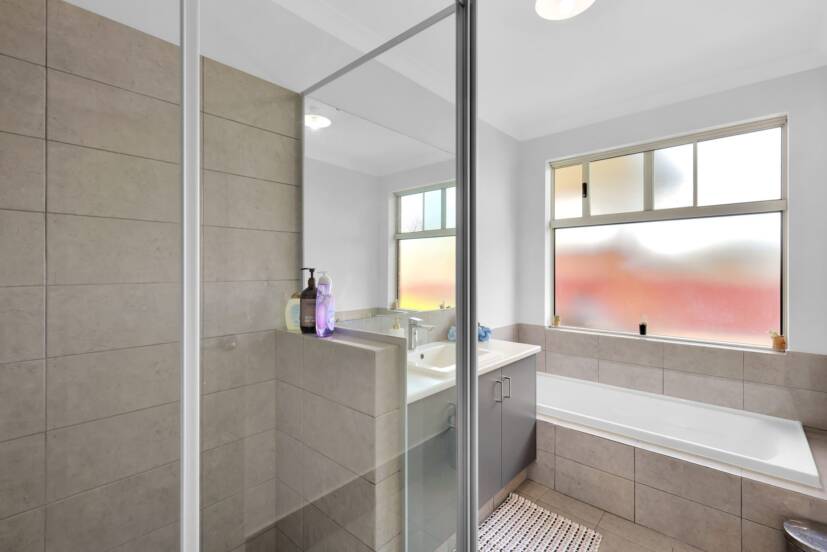 18A William Street, WATTLE GROVE, WA 6107 AUS