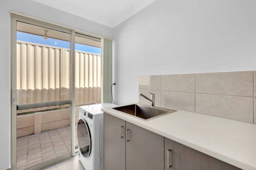 18A William Street, WATTLE GROVE, WA 6107 AUS