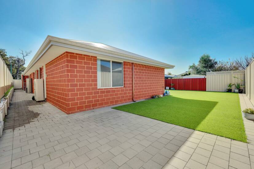 18A William Street, WATTLE GROVE, WA 6107 AUS