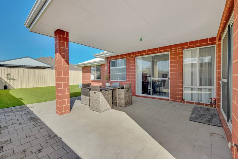 18A William Street, WATTLE GROVE, WA 6107 AUS