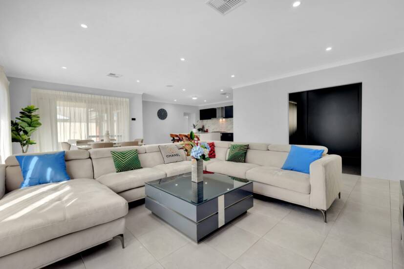 18A William Street, WATTLE GROVE, WA 6107 AUS