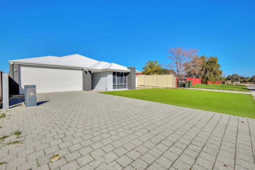 18A William Street, WATTLE GROVE, WA 6107 AUS