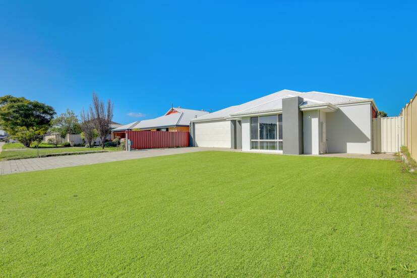 18A William Street, WATTLE GROVE, WA 6107 AUS