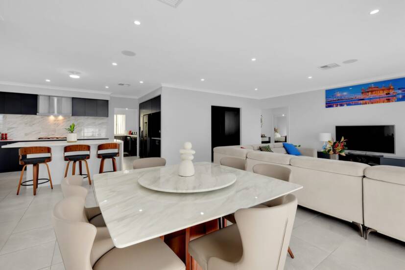18A William Street, WATTLE GROVE, WA 6107 AUS
