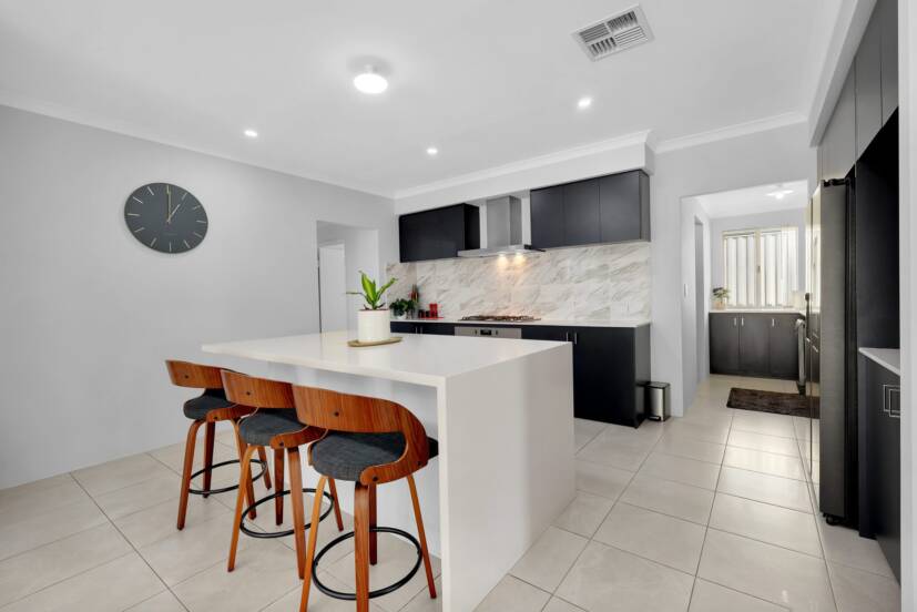 18A William Street, WATTLE GROVE, WA 6107 AUS