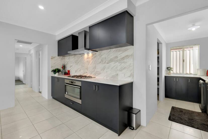 18A William Street, WATTLE GROVE, WA 6107 AUS