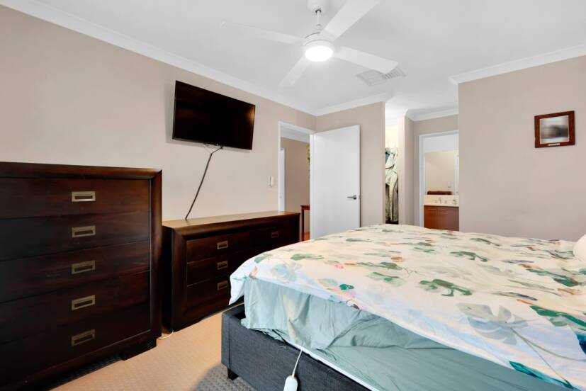 4 Terracina Parkway, PIARA WATERS, WA 6112 AUS