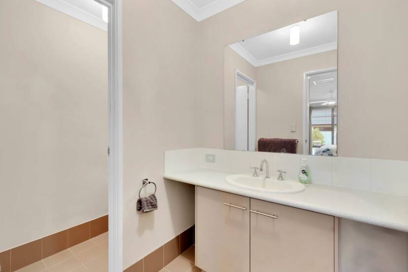 4 Terracina Parkway, PIARA WATERS, WA 6112 AUS